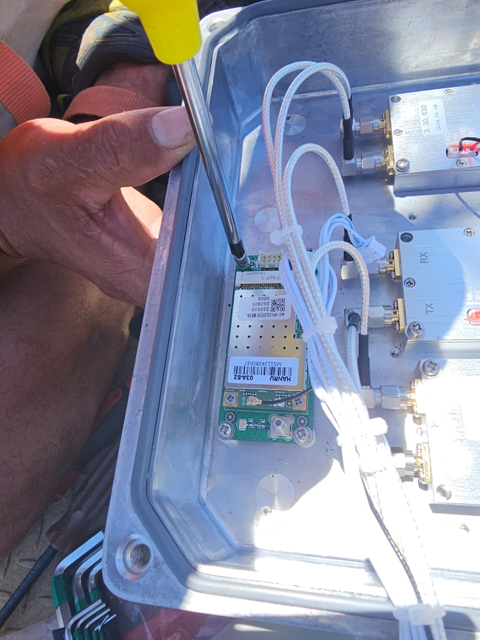 Callboost Wide Band Outdoor Signal Repeater Booster For Operator