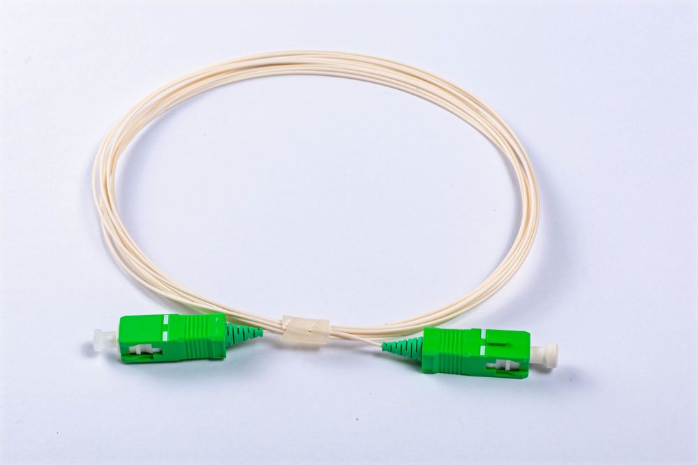 Conectores de fibra para manutenção de polarização