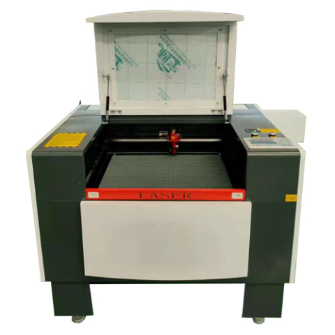 CO2-laserkaiverrus- ja -leikkauskone
