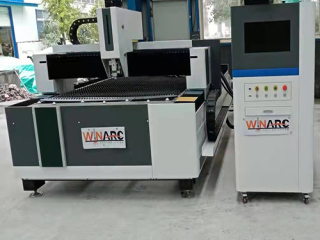 Client indian tip clasic de mașină de tăiat cu laser cu fibre gata de livrare