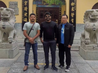 Il cliente indiano è venuto nella nostra fabbrica per ispezionare le macchine