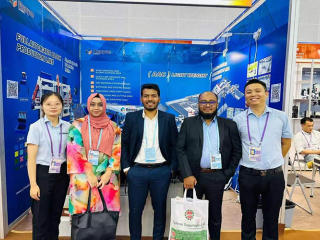 Mulți clienți străini vin să viziteze Târgul din Canton