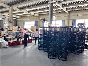 Doskonałość rzemiosła: ujawnienie procesu produkcji okrągłego stojaka na napoje firmy Sintop