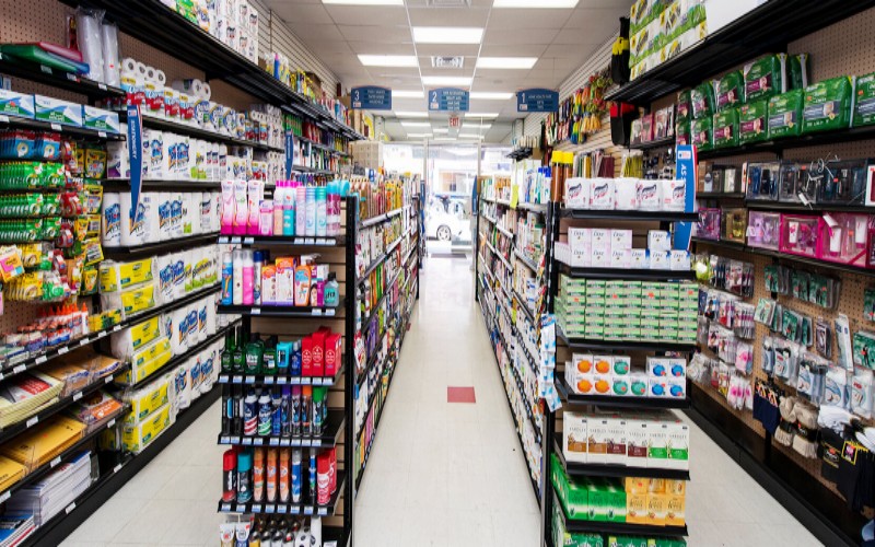 Ключевые моменты при изготовлении стеллажей для выставки товаров на заказ для клиентов