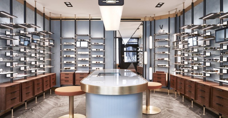 Феерия витрины магазина солнцезащитных очков Синтоп's