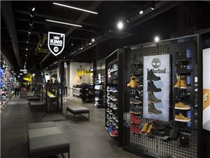 Sintop definiert Präzision in der Herstellung kundenspezifischer Display-Racks mit fortschrittlicher Drahtgitterproduktion neu