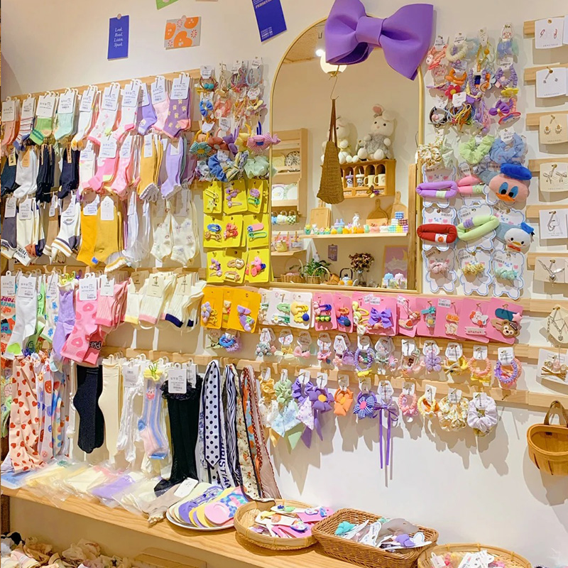 ชั้นวางจอแสดงผลอุปกรณ์เสริมขนาดเล็ก: กุญแจสำคัญในการเพิ่มความน่าสนใจของผลิตภัณฑ์และประสิทธิภาพการขาย