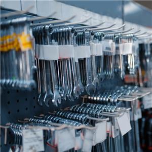 Stojaki wystawowe na narzędzia metalowe: klucz do poprawy ekspozycji produktów i wyników sprzedaży