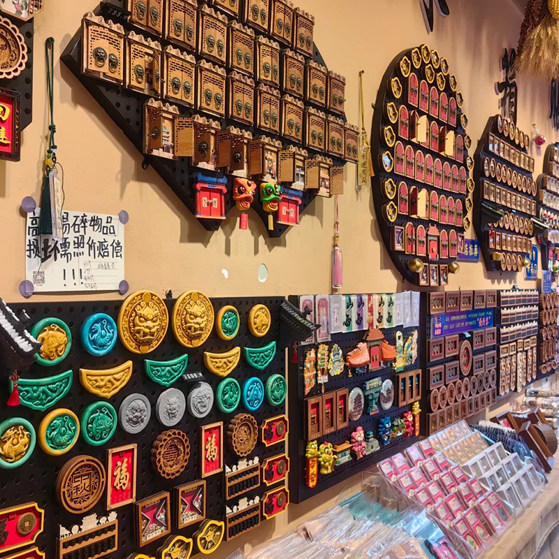 ปรับปรุงชั้นวางแสดงของที่ระลึกเพื่อให้ดึงดูดใจผลิตภัณฑ์และการเติบโตของยอดขายได้อย่างเหมาะสม