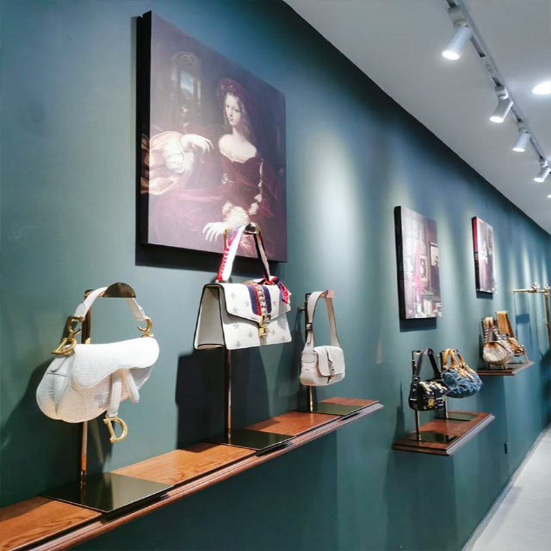 Como as prateleiras de exposição de bolsas transformam as lojas: aumentando as vendas e o estilo