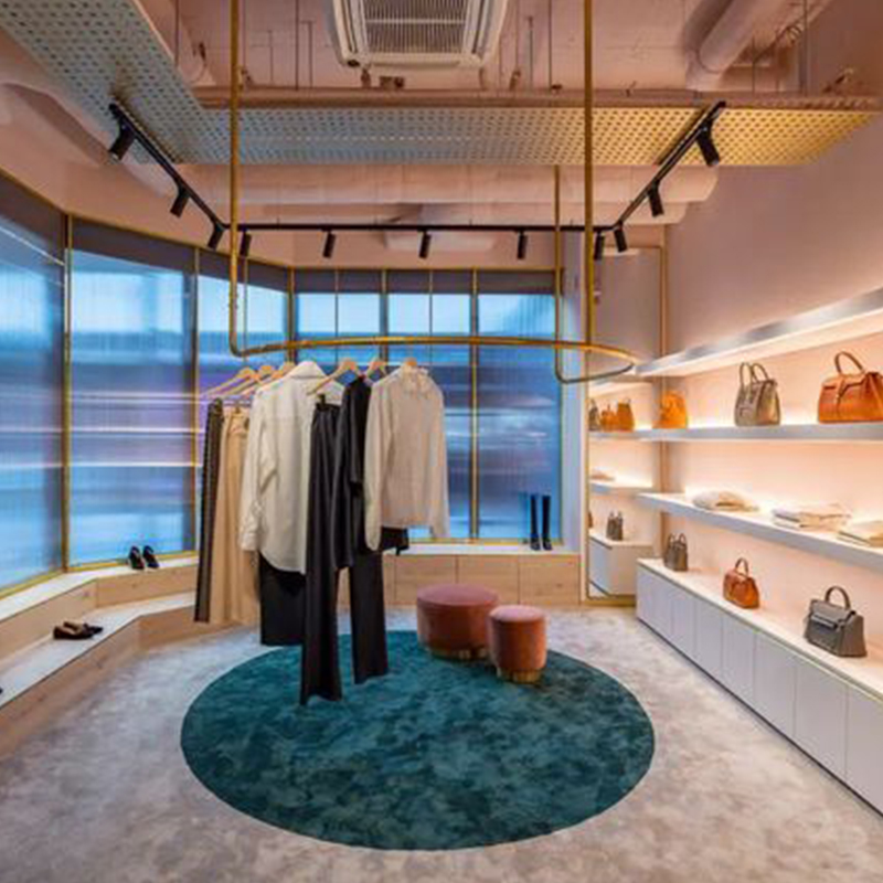 ความสำคัญของชั้นวางแสดงเสื้อผ้าในร้านค้าปลีก