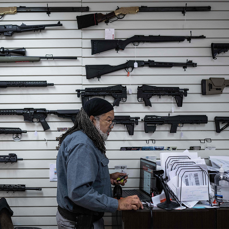 การเพิ่มประสิทธิภาพการจัดแสดงสินค้าปลีกเพื่อตอบสนองต่อกฎหมายควบคุมอาวุธปืนของสหรัฐอเมริกา