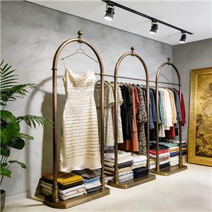 ตัวกลางปรับขนาดชั้นวางโชว์เสื้อผ้าสำหรับงานแสดงสินค้าปลีกในสหรัฐอเมริกาได้อย่างไร