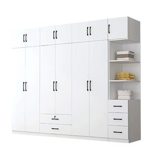 Hệ thống tủ quần áo dạng mô-đun màu trắng, thiết kế mở với bố cục tùy chỉnh.