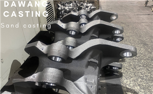 A large sand casting of more than 200 kg for construction machinery.