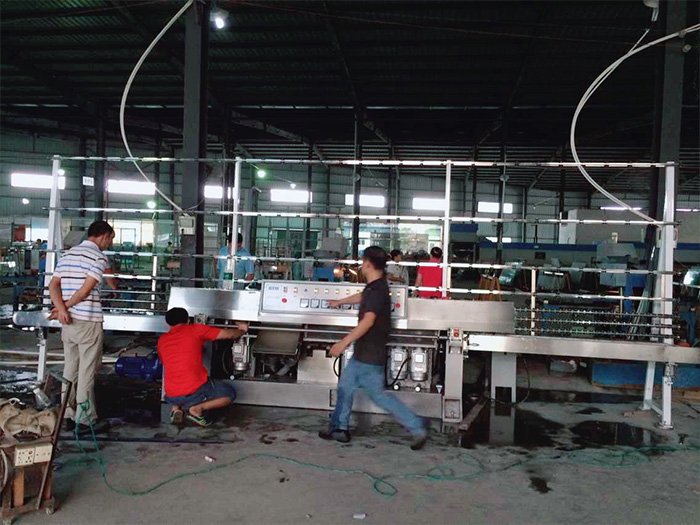 الآلات في مصنع تشونغشان العميل