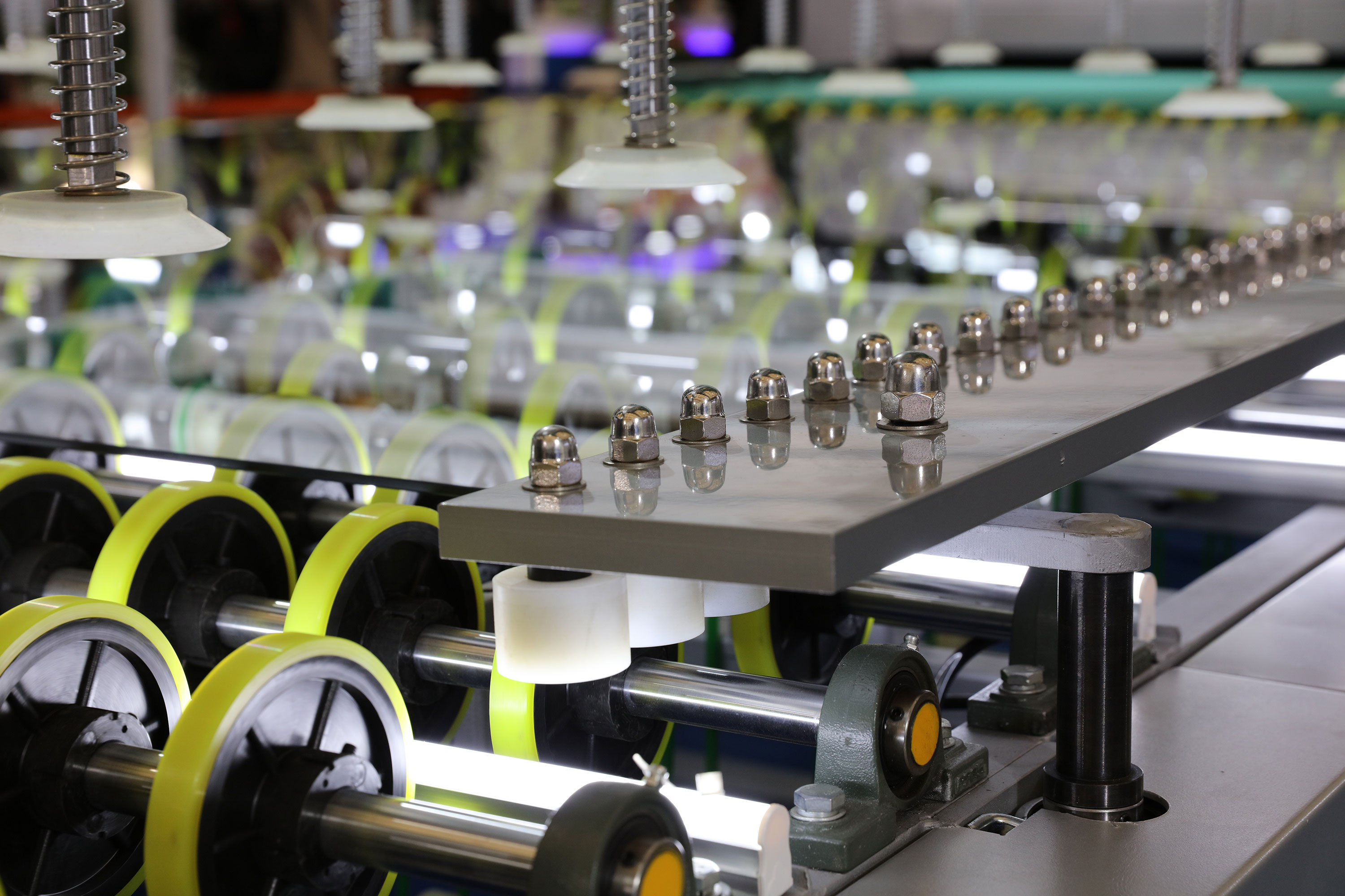 Các thiết bị tự động cần thiết cho nhà máy kính là gì?