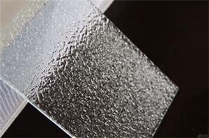 फ्रॉस्टेड ग्लास को समझना: विशेषताएं, लाभ और अनुप्रयोग
