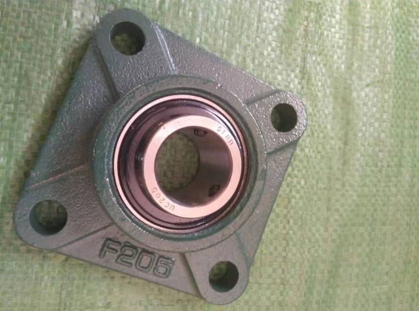 Spherical bearing housing