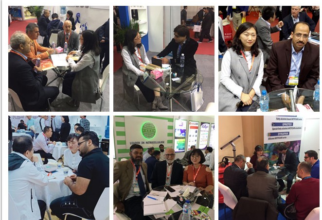 در نمایشگاه-1