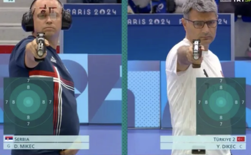 ¡El tío turco disparó y ganó la medalla de plata con una mano en el bolsillo, usando sólo gafas ópticas y tapones para los oídos para dormir!