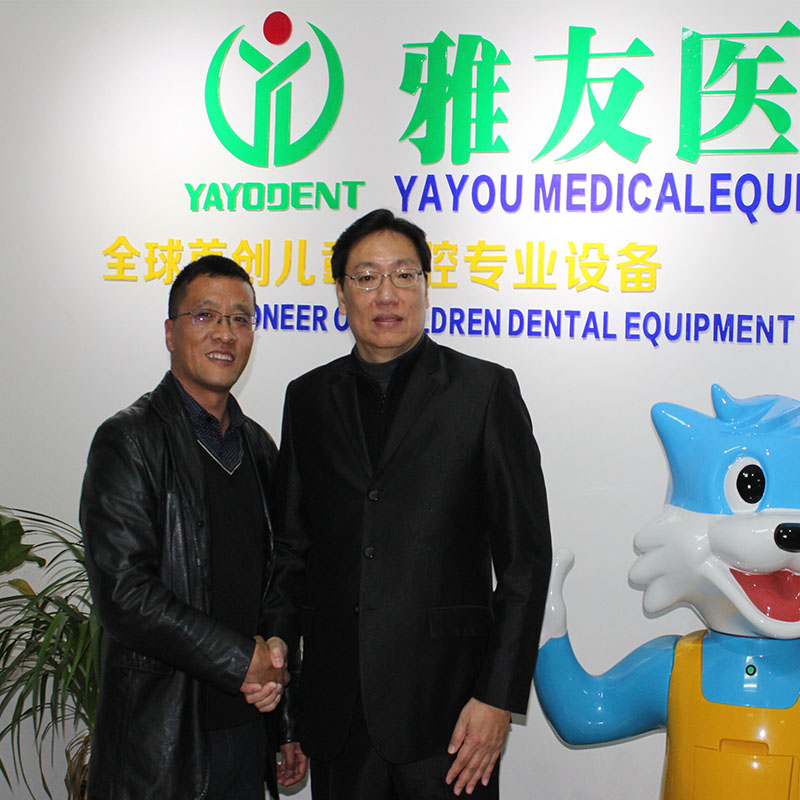 Dr LiuMing, um dentista profissional infantil de Taiwan