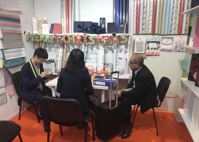 Communicated with Uk customer at the fair