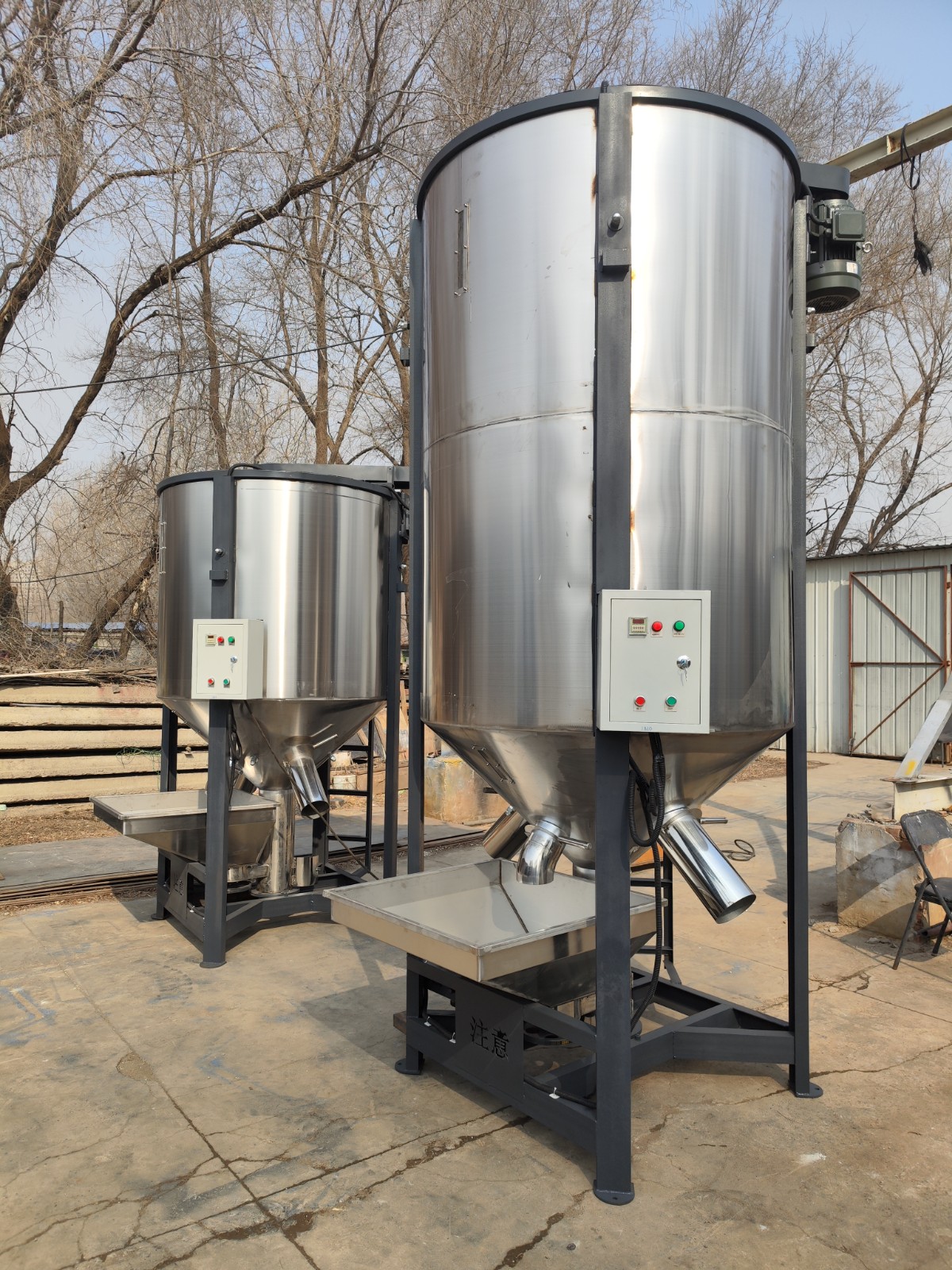 Electric heating and drying vertical mixer