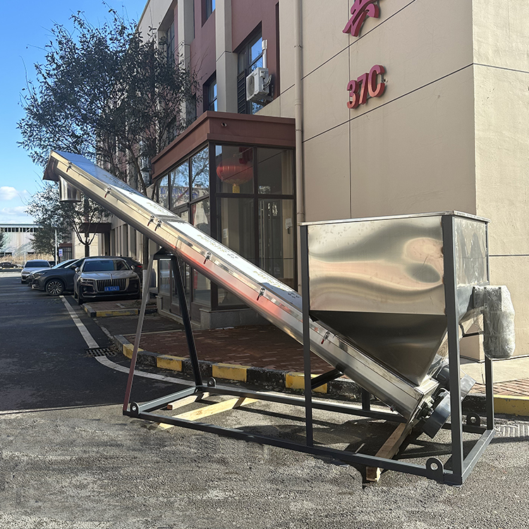 What materials are suitable for conveying with U-shaped screw conveyors