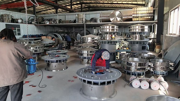 Circular vibrating screen