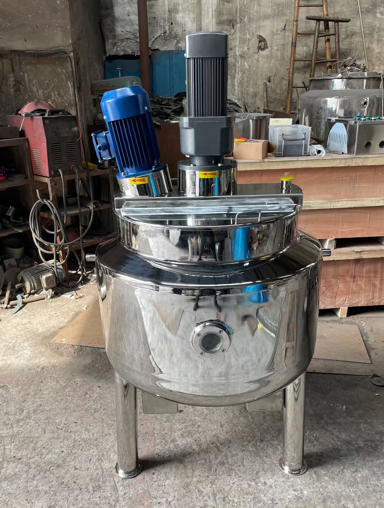 Electric heating liquid mixing tank