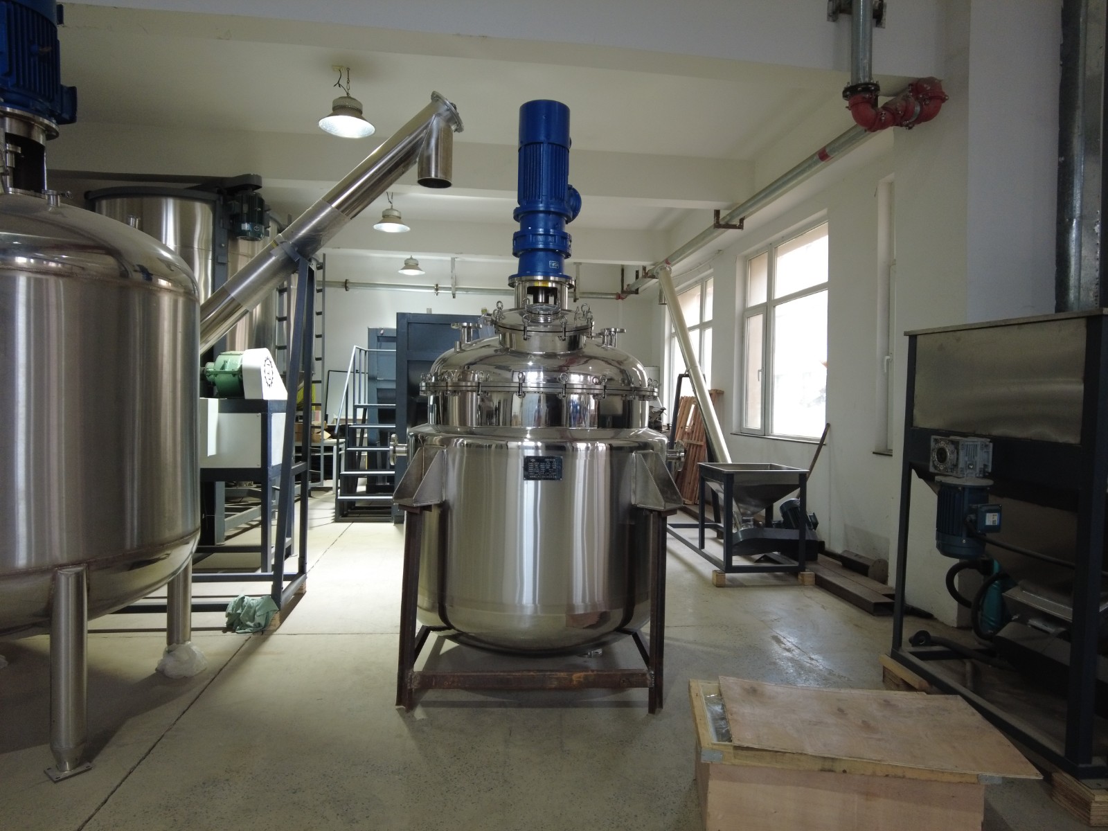 Stainless steel vertical mixing tank