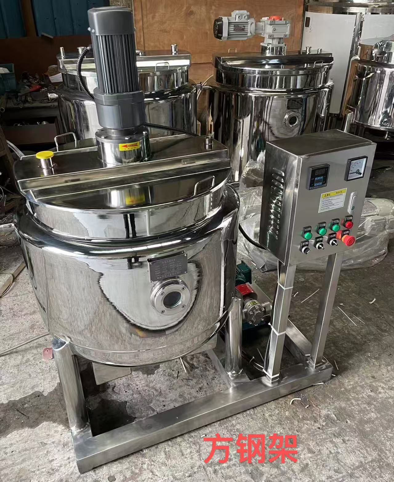 Electric heating scraping wall mixing tank