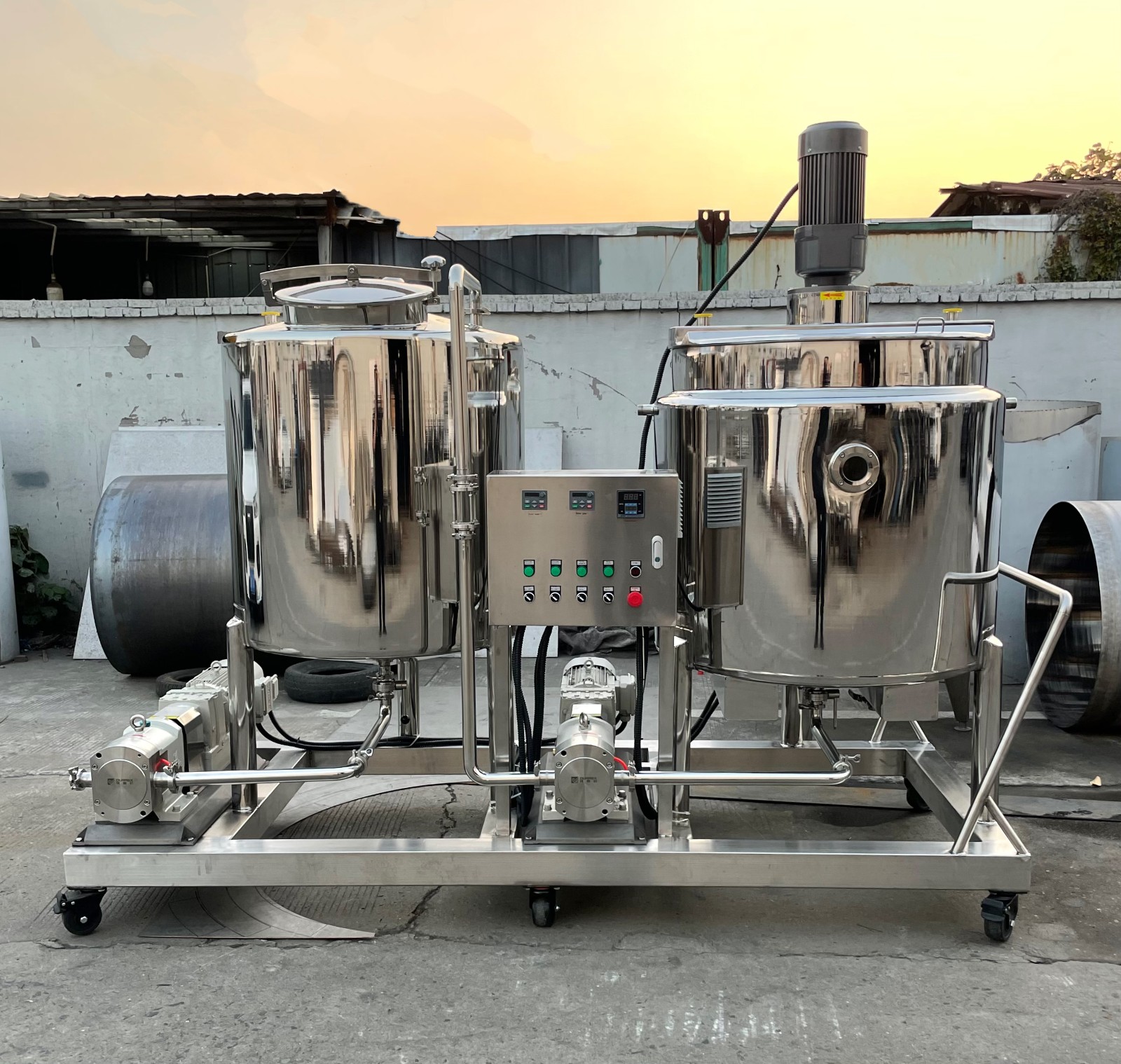 Double mixing heating tank