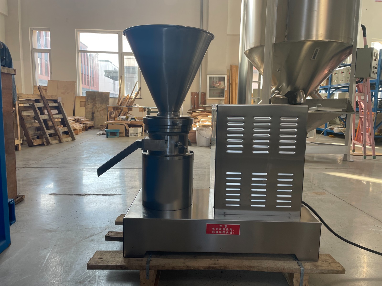 Split type grinder
