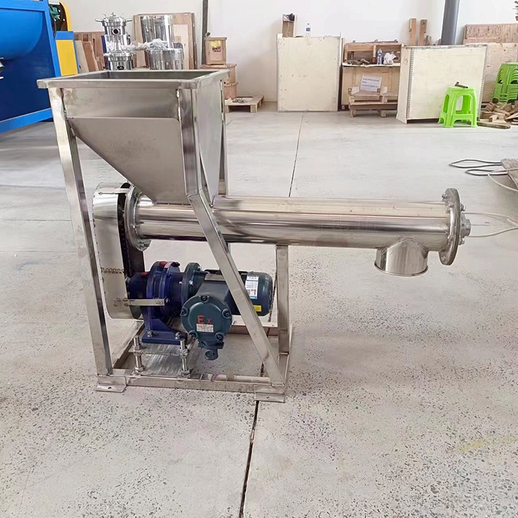 Pipe type spiral feeder