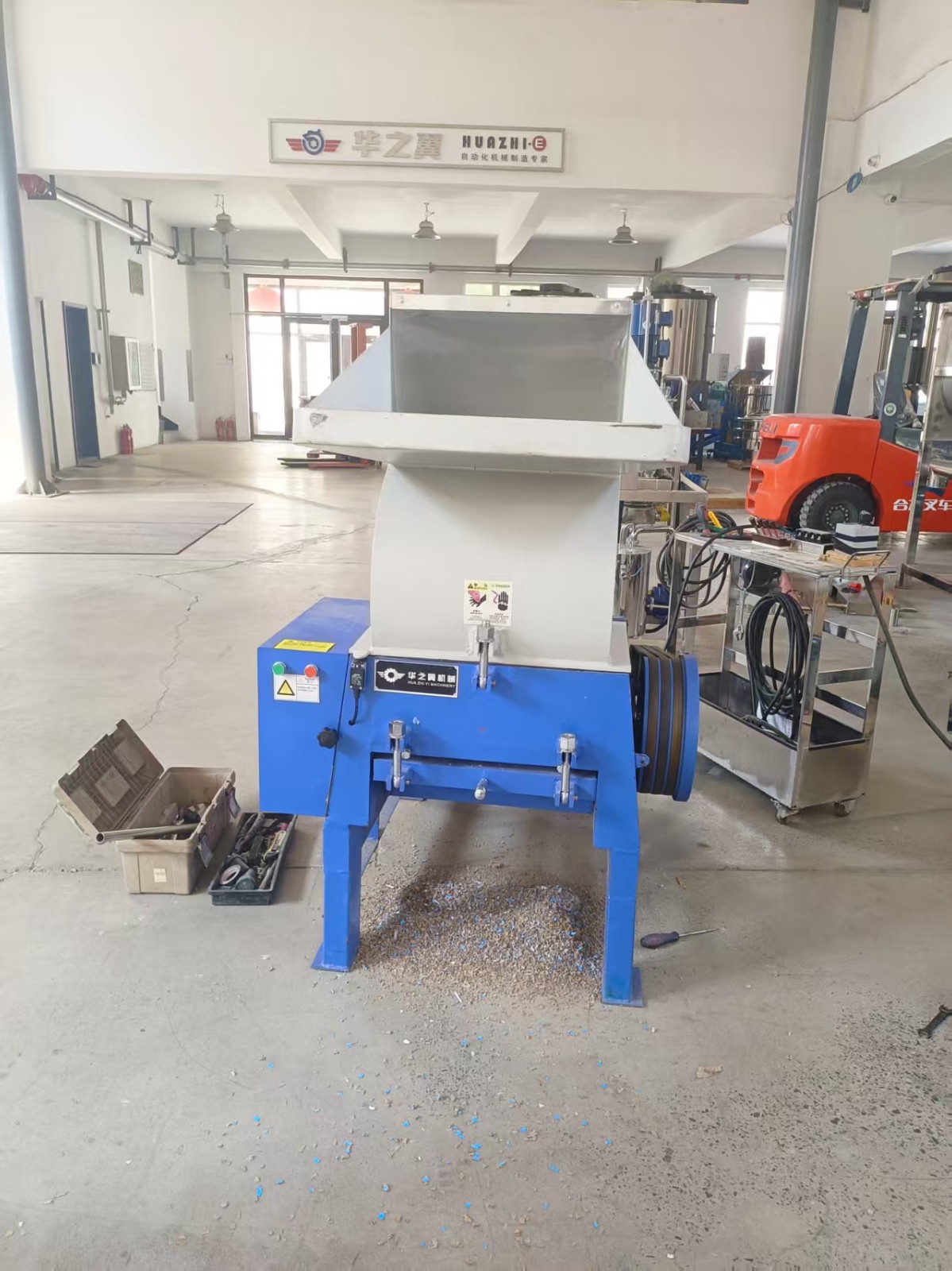 Pulverizer for plastic