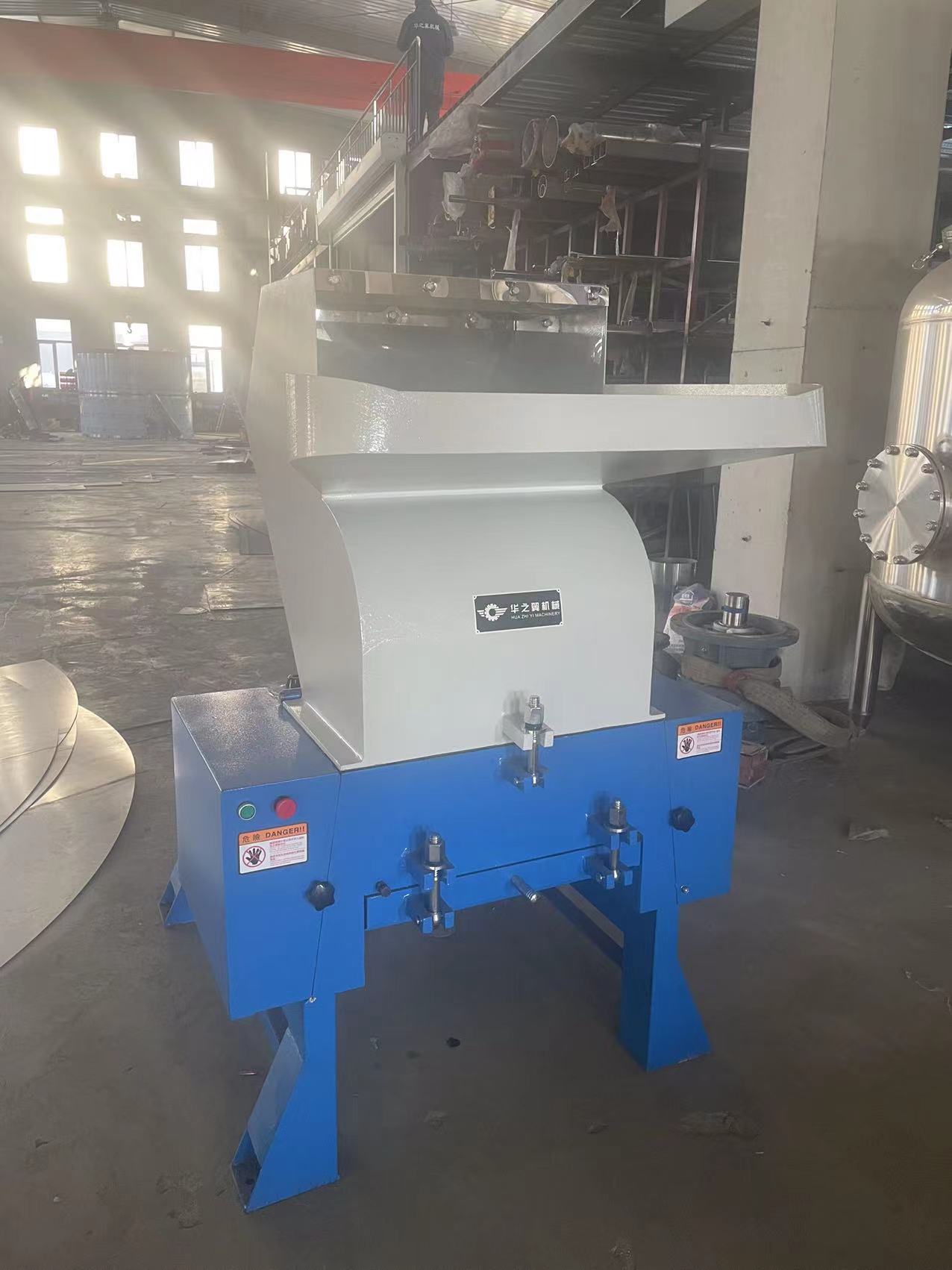 Pulverizer for plastic