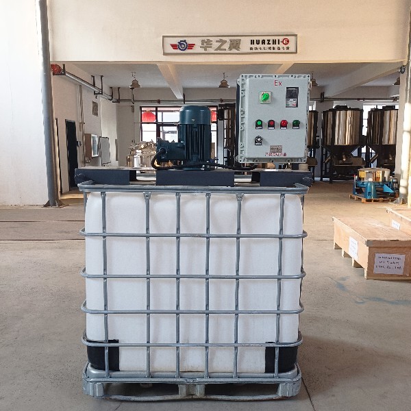 Hydraulic lifting mixer