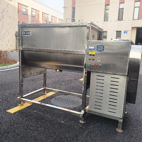 Dry powder horizontal mixer