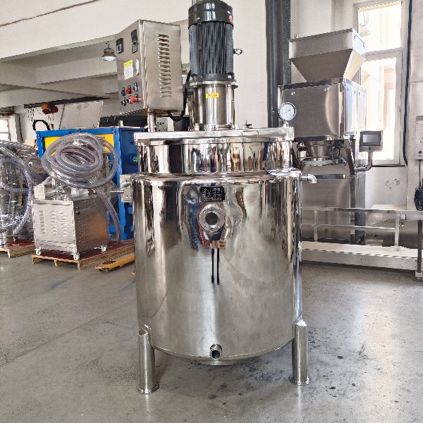 Steam heated mixing tank