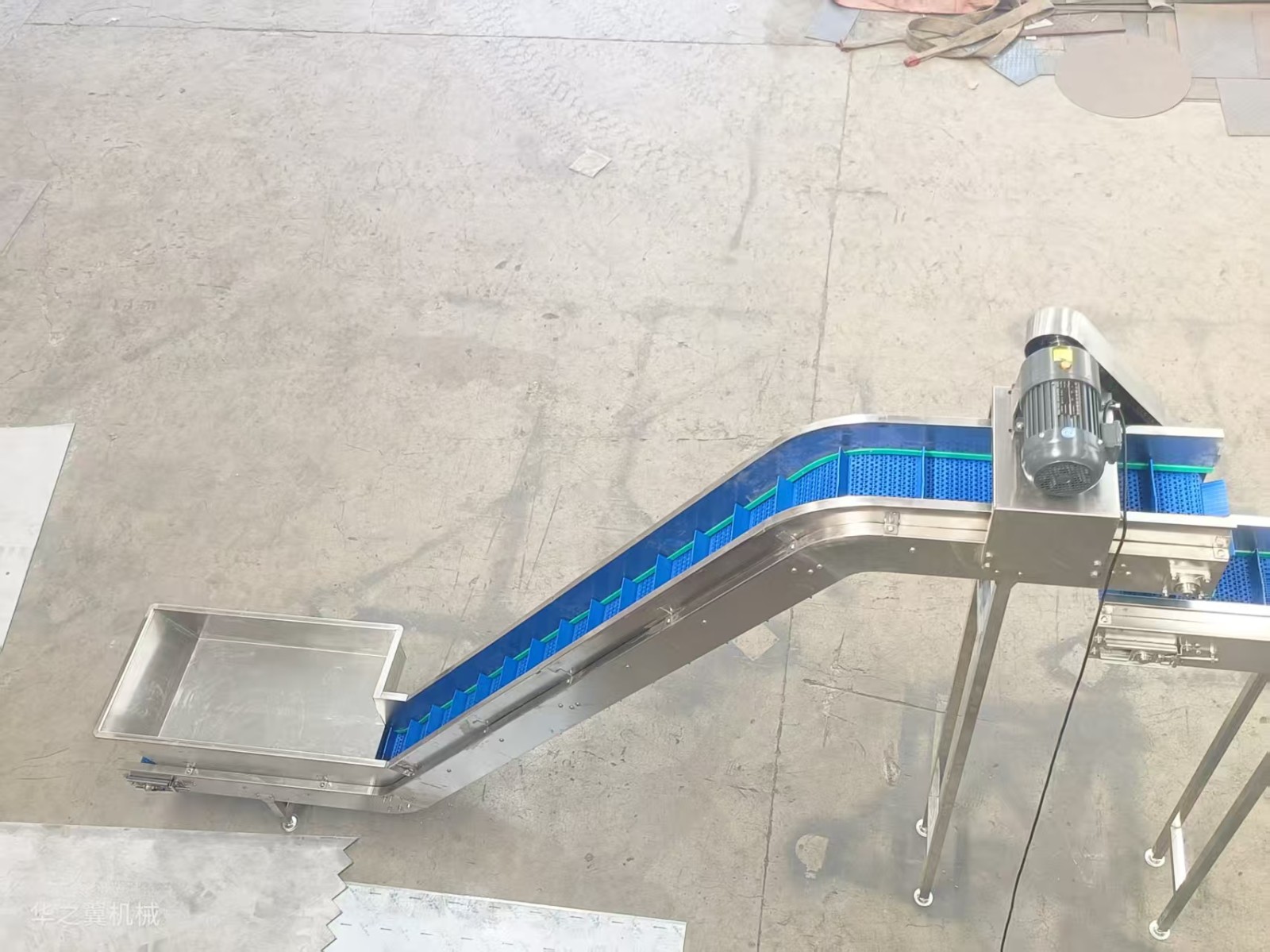 Climbing conveyor belt