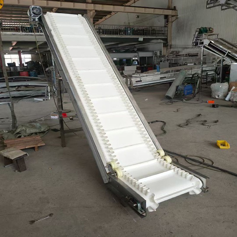 Climbing conveyor belt