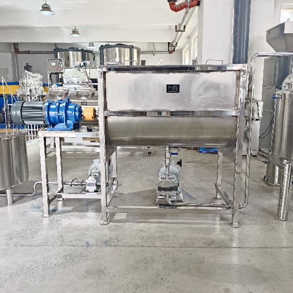 Dry powder mixer