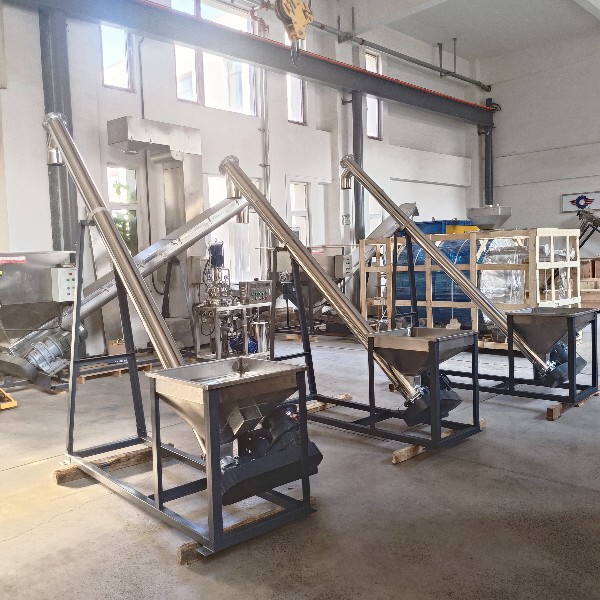 Inclined spiral feeder