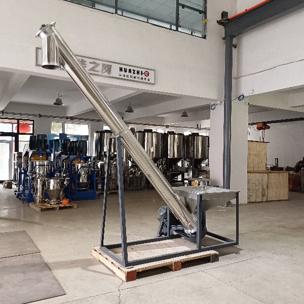Pipe type spiral feeding machine