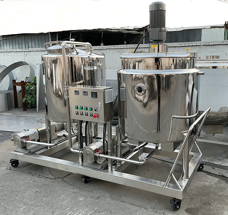 Steam heated mixing tank