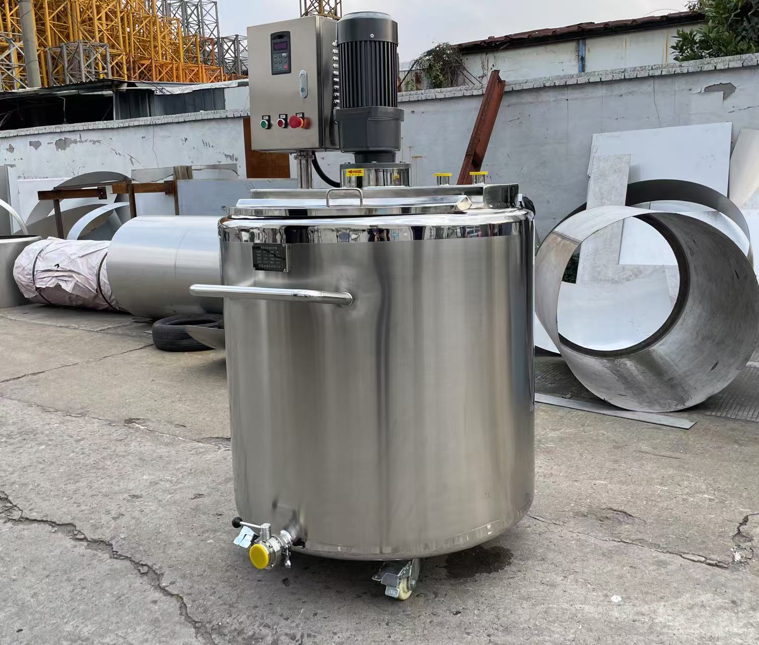 Steam heated mixing tank