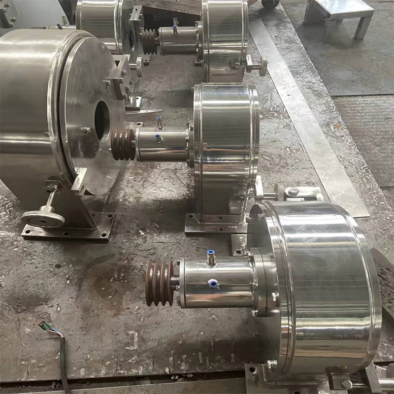 Blade type high-speed crusher