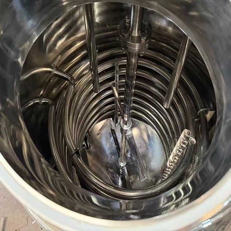 Steam heated mixing tank